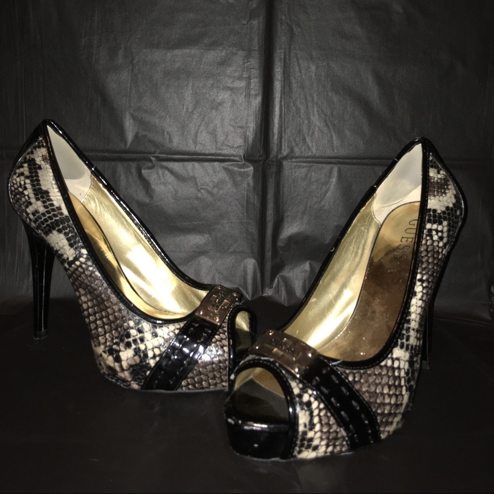 Gorgeous snake skin guess heels 🐍